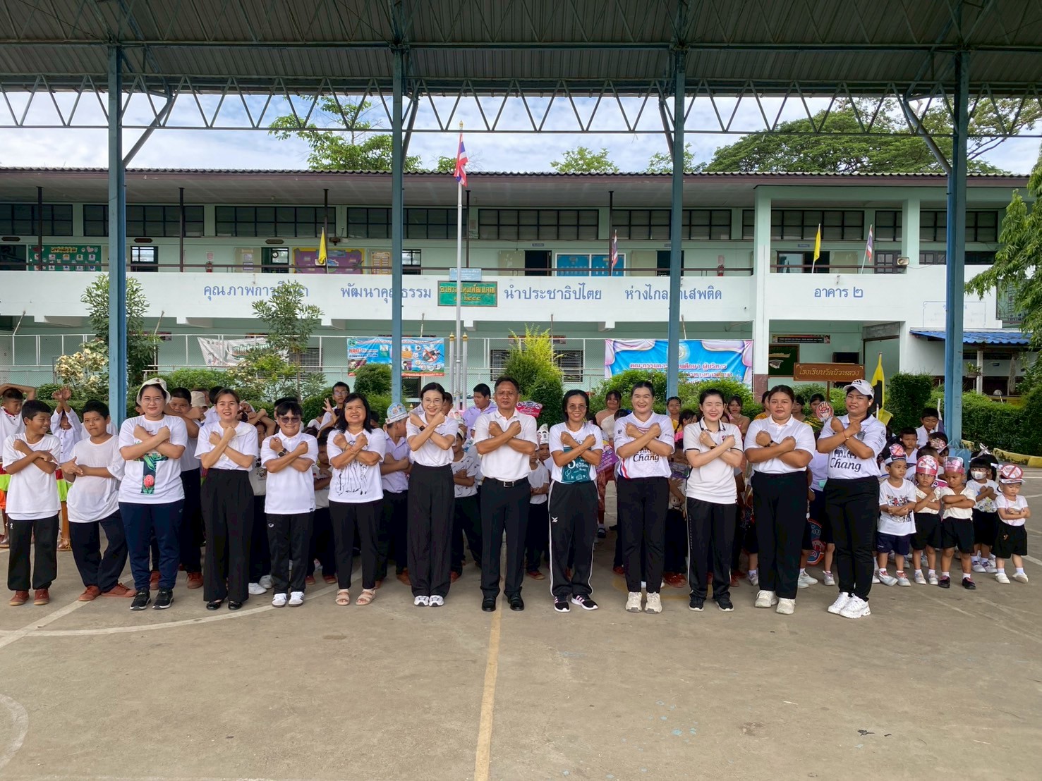 LINE_ALBUM_พิธีแต่งตั้งงสภานักเรียนปี 68_250627_9.jpg